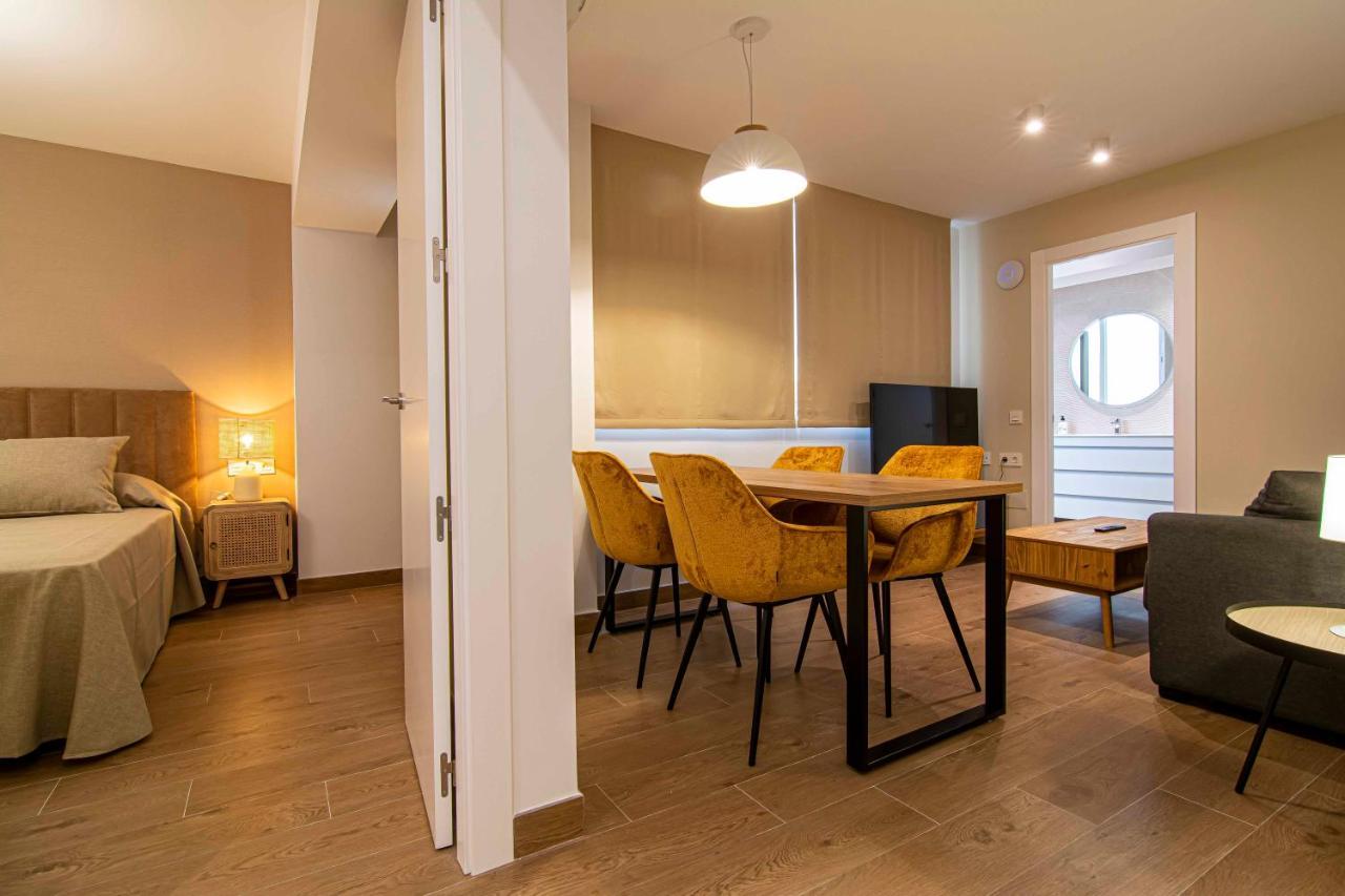 Apartamentos 1 Abril Málaga Eksteriør billede