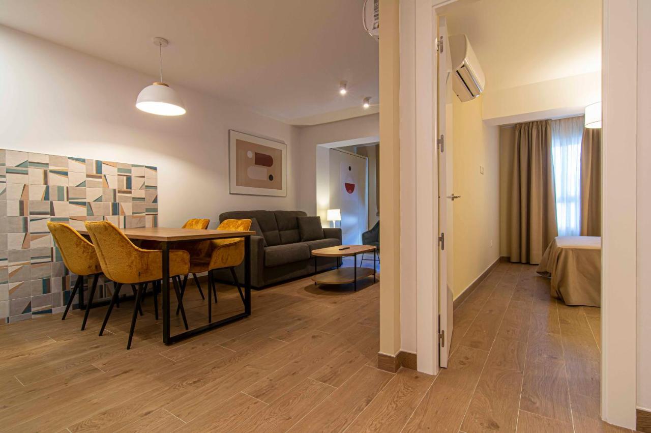 Apartamentos 1 Abril Málaga Eksteriør billede