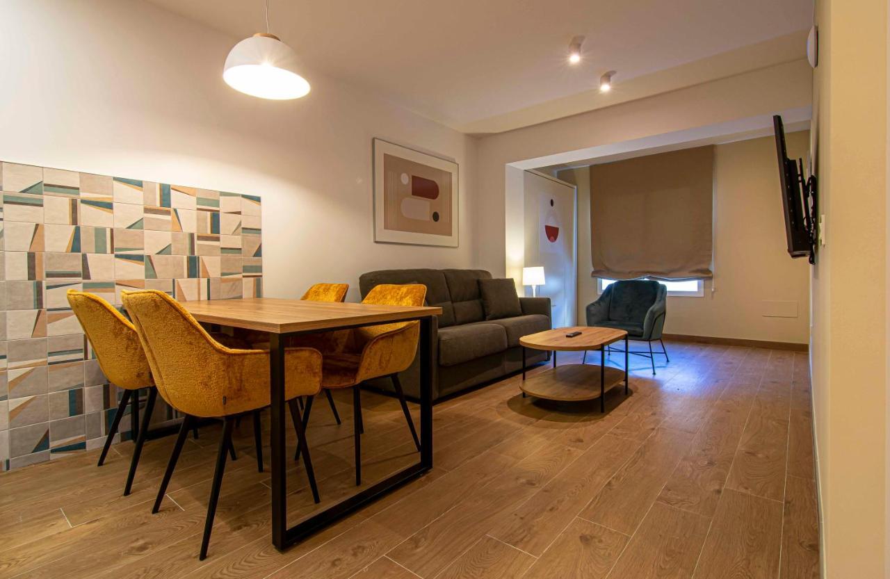 Apartamentos 1 Abril Málaga Eksteriør billede