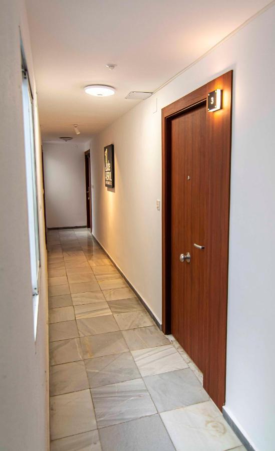 Apartamentos 1 Abril Málaga Eksteriør billede