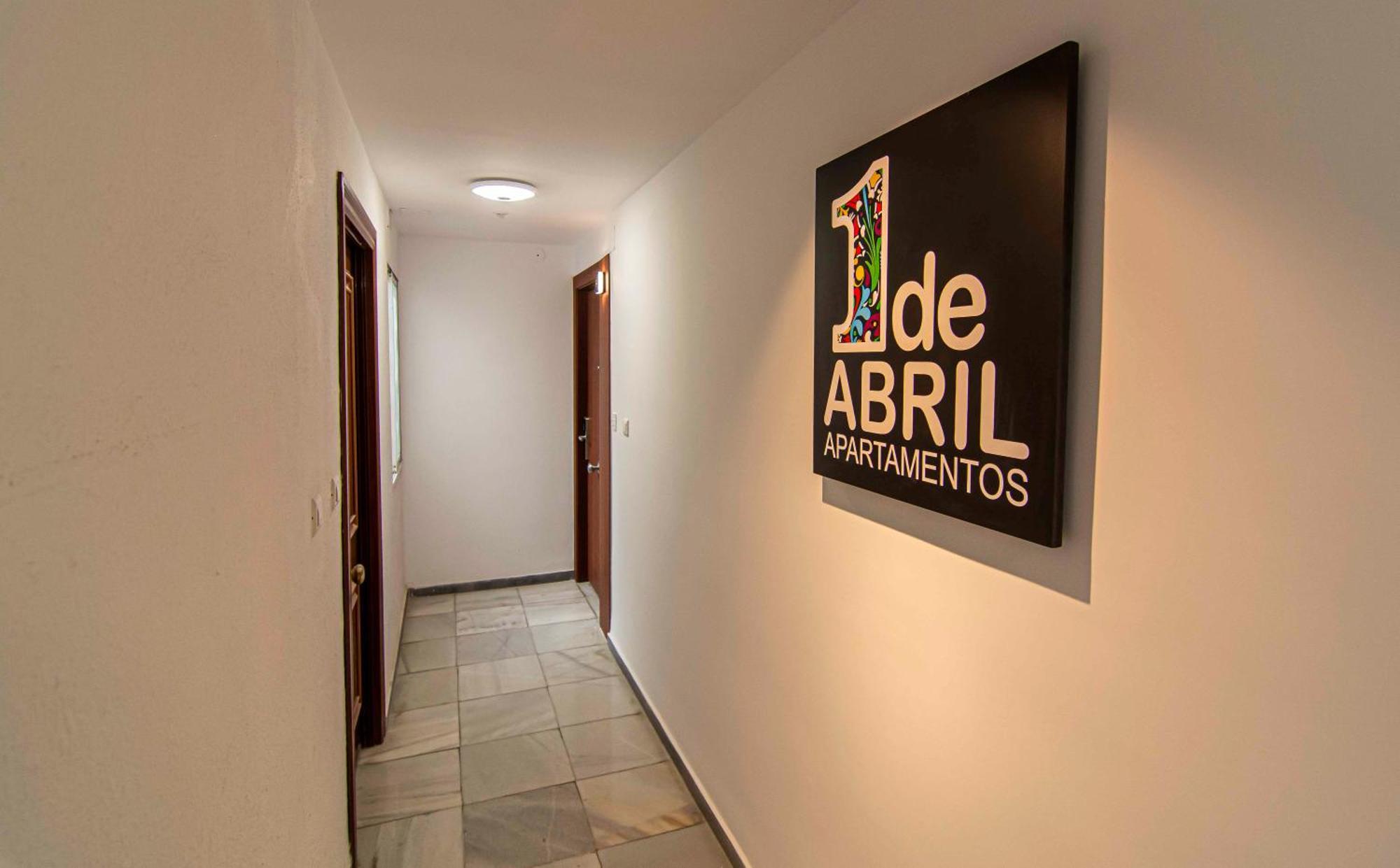 Apartamentos 1 Abril Málaga Eksteriør billede